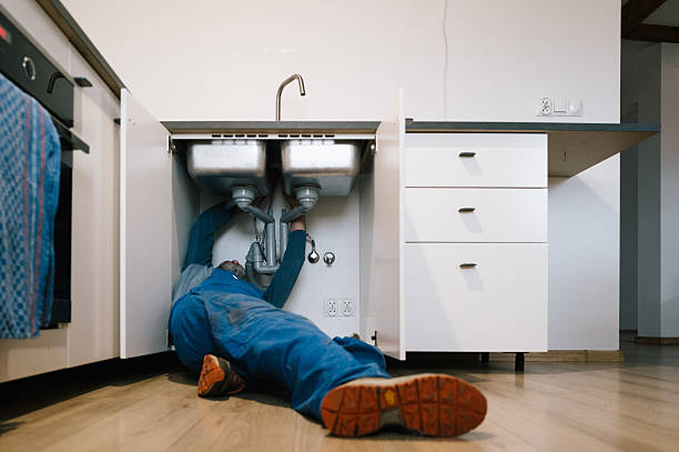 Professional Leak Detection technician working in Woronoco, MA